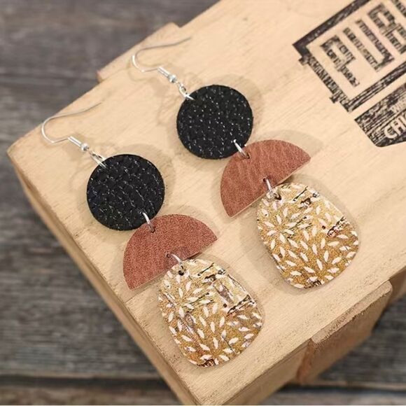 NWT Fashion Jewelry Vintage Round Semicircle Stitching Polka Dot Leather Earring - Picture 3 of 3